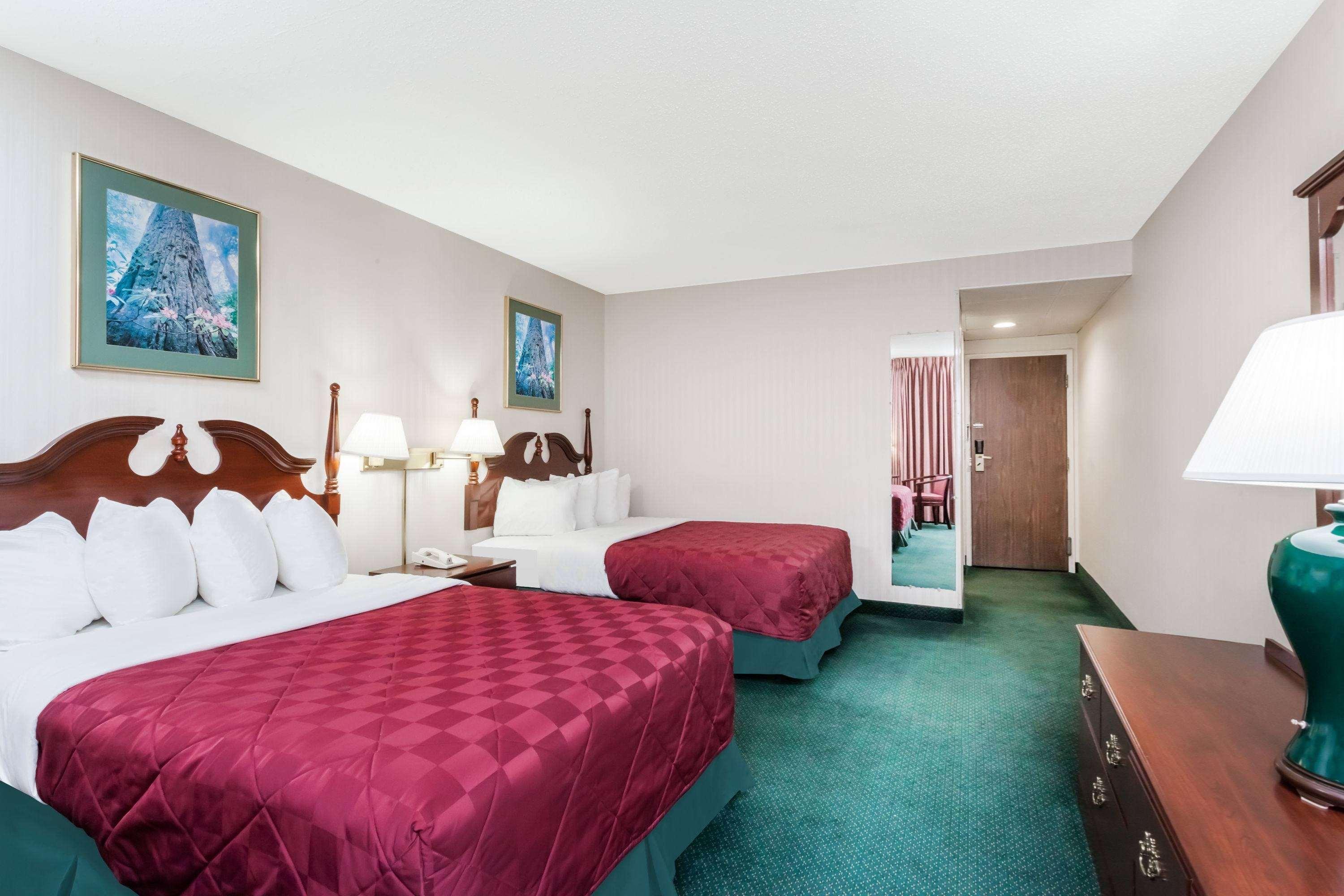 Baymont By Wyndham Queensbury/Lake George Exterior foto