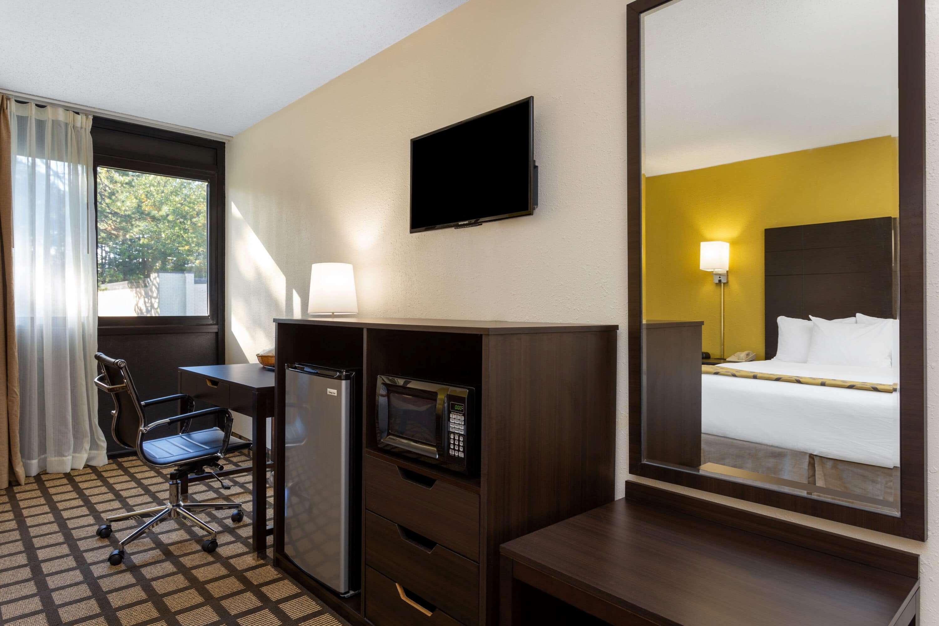 Baymont By Wyndham Queensbury/Lake George Exterior foto
